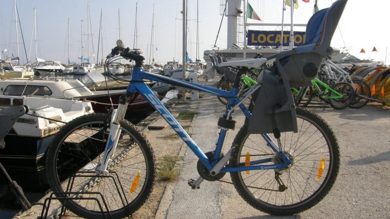 Vélo siège bébé - La méduse, location de vélos à porquerolles